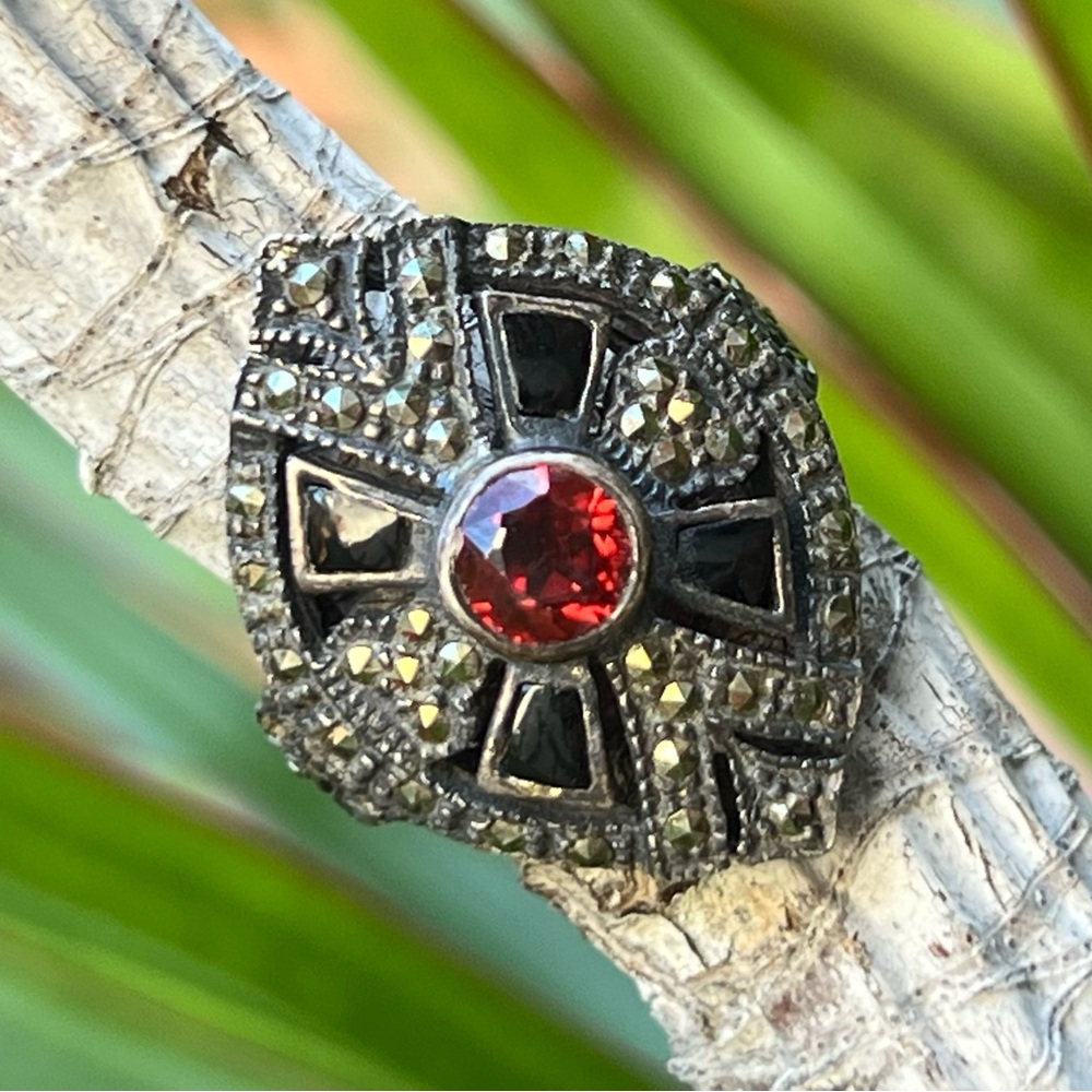 Vintage Sterling Silver CP Garnet, Marcasite & Black Onyx Ring – Size 7